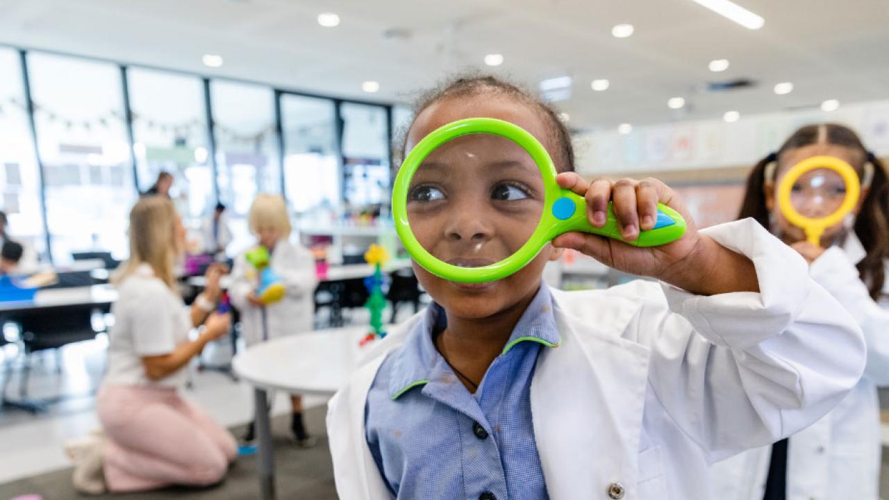 Kids learning and playing in a lab