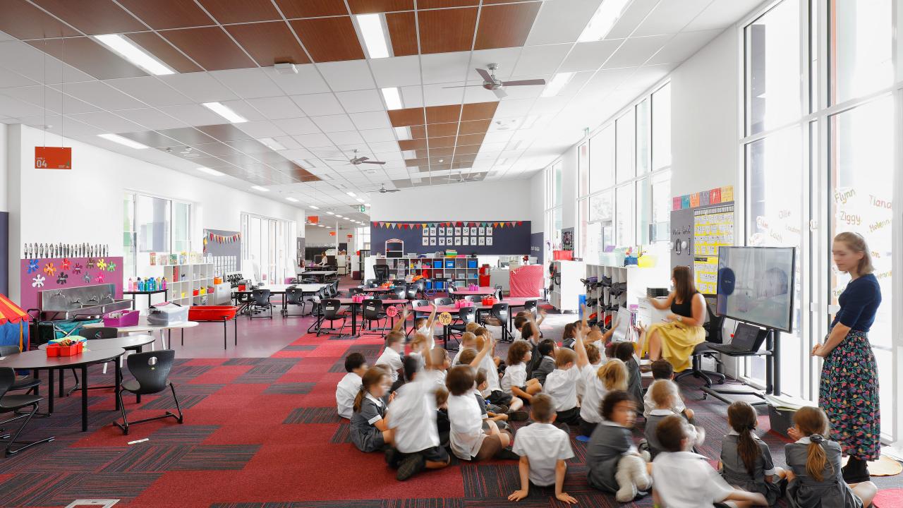 Primary school classroom with 2 teachers presenting in front of class